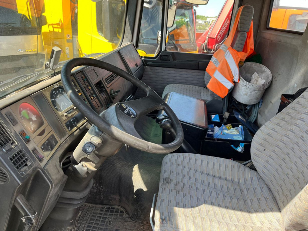 MAN MAN F2000 Abrollkipper mit Kran 27.342 6x4 - Φορτηγό φόρτωσης γάντζου, Φορτηγό με γερανό: φωτογραφία 5 MAN MAN F2000 Abrollkipper mit Kran 27.342 6x4 - Φορτηγό φόρτωσης γάντζου, Φορτηγό με γερανό: φωτογραφία 5