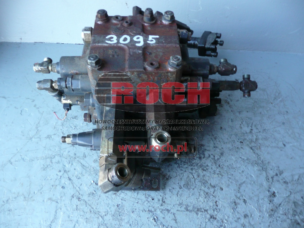 KOMATSU - 3 SEKCYJNY - Υδραυλική βαλβίδα: φωτογραφία 1 KOMATSU - 3 SEKCYJNY - Υδραυλική βαλβίδα: φωτογραφία 1