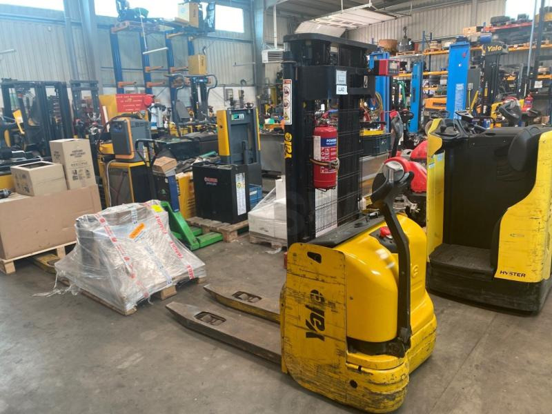 Yale Gerbeur accompagnant avec pesage Ravas - Μηχάνημα στοίβαξης: φωτογραφία 1 Yale Gerbeur accompagnant avec pesage Ravas - Μηχάνημα στοίβαξης: φωτογραφία 1