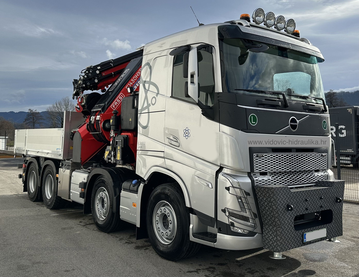 VOLVO Hiab Palfinger Fassi F1450 - Φορτηγό με γερανό: φωτογραφία 1 VOLVO Hiab Palfinger Fassi F1450 - Φορτηγό με γερανό: φωτογραφία 1