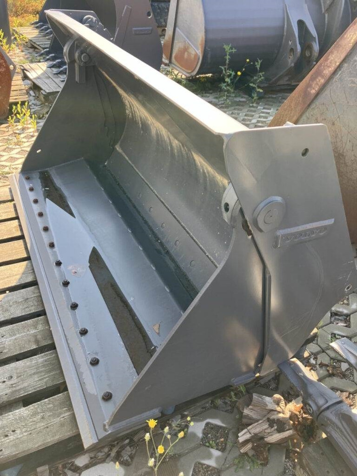 Volvo Klappschaufel mit Messer -P Aufnahme - Κουβάς: φωτογραφία 4 Volvo Klappschaufel mit Messer -P Aufnahme - Κουβάς: φωτογραφία 4