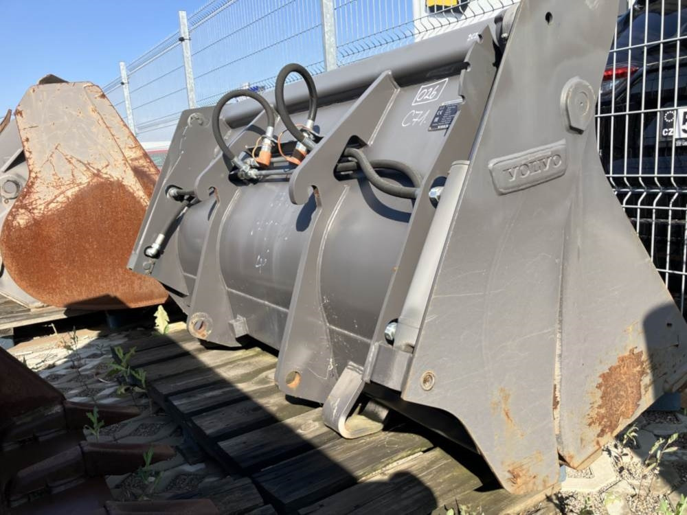 Volvo Klappschaufel mit Messer TPZ - Κουβάς: φωτογραφία 2 Volvo Klappschaufel mit Messer TPZ - Κουβάς: φωτογραφία 2