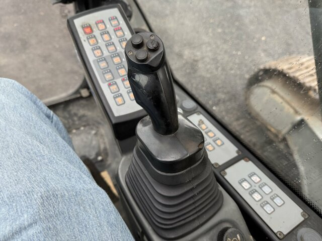 Liebherr LH40C Litronic Industry Long reach 43 Ton - Ερπυστριοφόρος εκσκαφέας: φωτογραφία 3 Liebherr LH40C Litronic Industry Long reach 43 Ton - Ερπυστριοφόρος εκσκαφέας: φωτογραφία 3