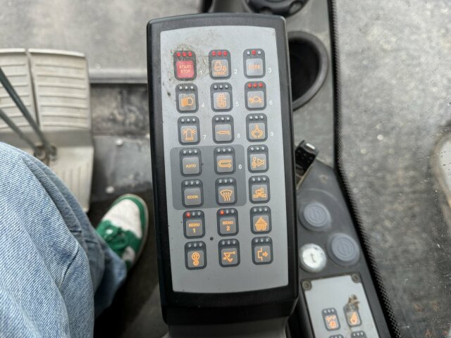 Liebherr LH40C Litronic Industry Long reach 43 Ton - Ερπυστριοφόρος εκσκαφέας: φωτογραφία 4 Liebherr LH40C Litronic Industry Long reach 43 Ton - Ερπυστριοφόρος εκσκαφέας: φωτογραφία 4