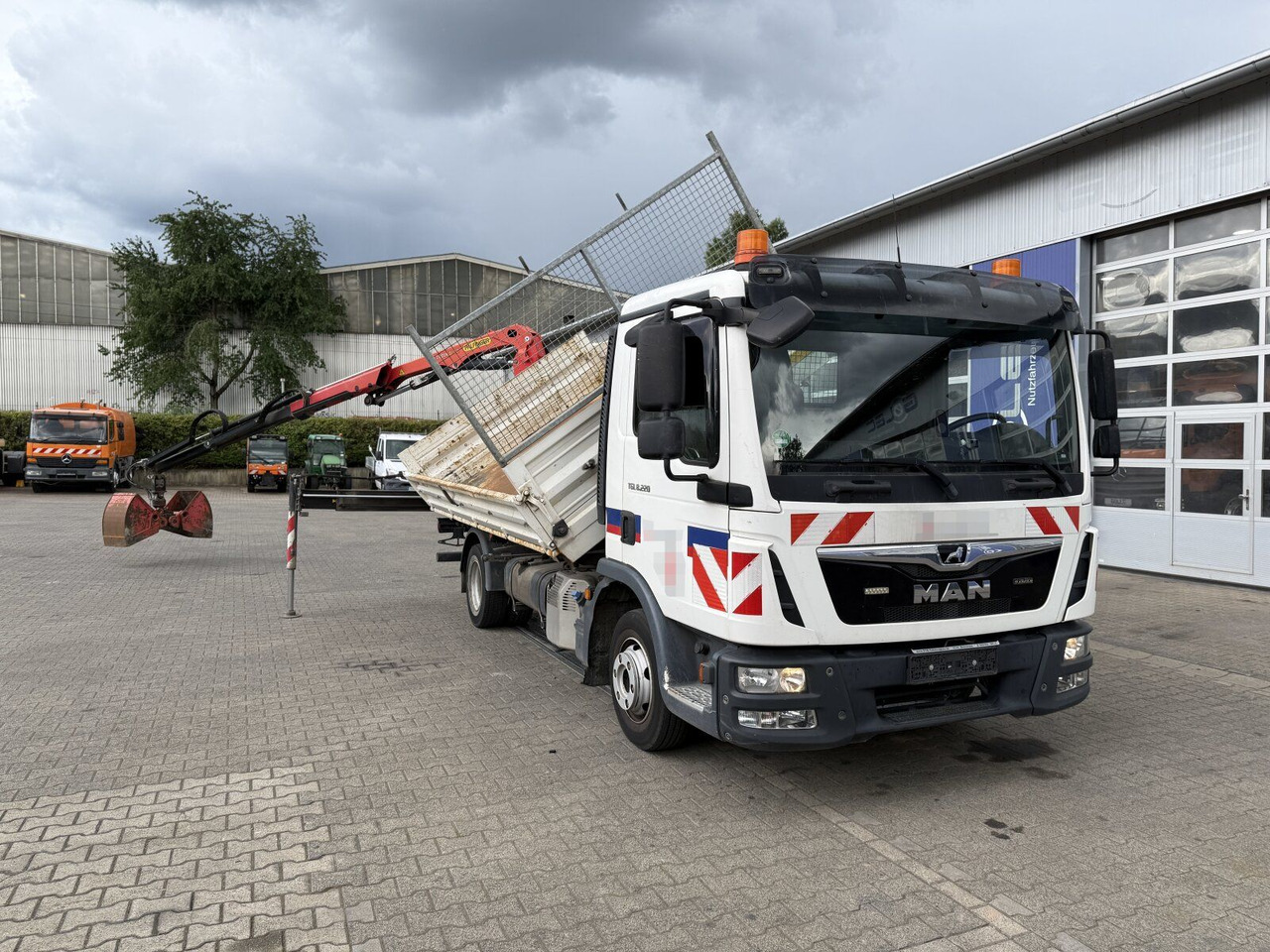 MAN TGL 8.220 4x2 Kipper Kran Palfinger 7.001-K A - Όχημα με ανατρεπομενη καροτσα: φωτογραφία 2 MAN TGL 8.220 4x2 Kipper Kran Palfinger 7.001-K A - Όχημα με ανατρεπομενη καροτσα: φωτογραφία 2