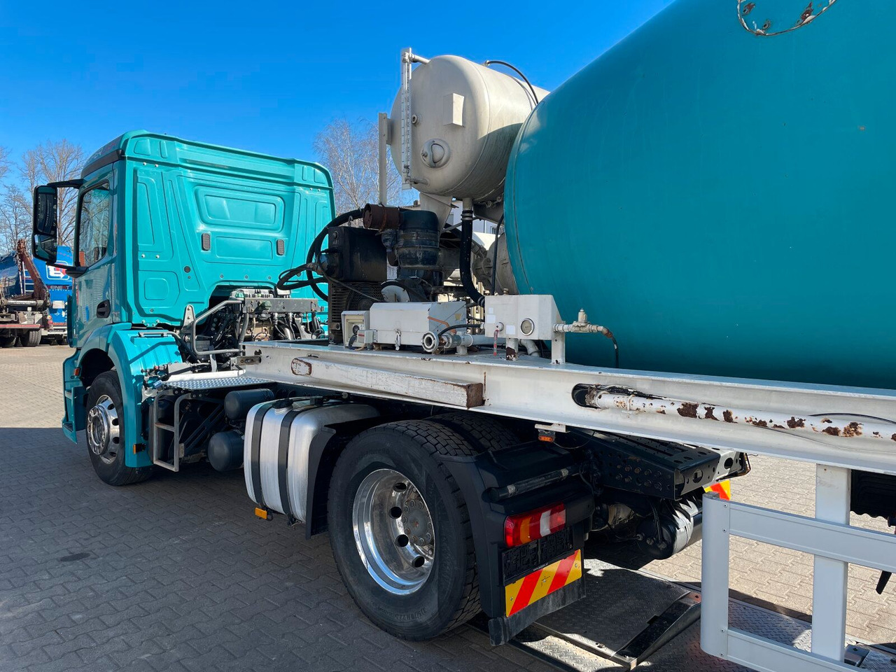 Mercedes-Benz Antos 2136 4x2 SZM Retarder Kipphyd. *Betonaufl. - Τράκτορας: φωτογραφία 4 Mercedes-Benz Antos 2136 4x2 SZM Retarder Kipphyd. *Betonaufl. - Τράκτορας: φωτογραφία 4