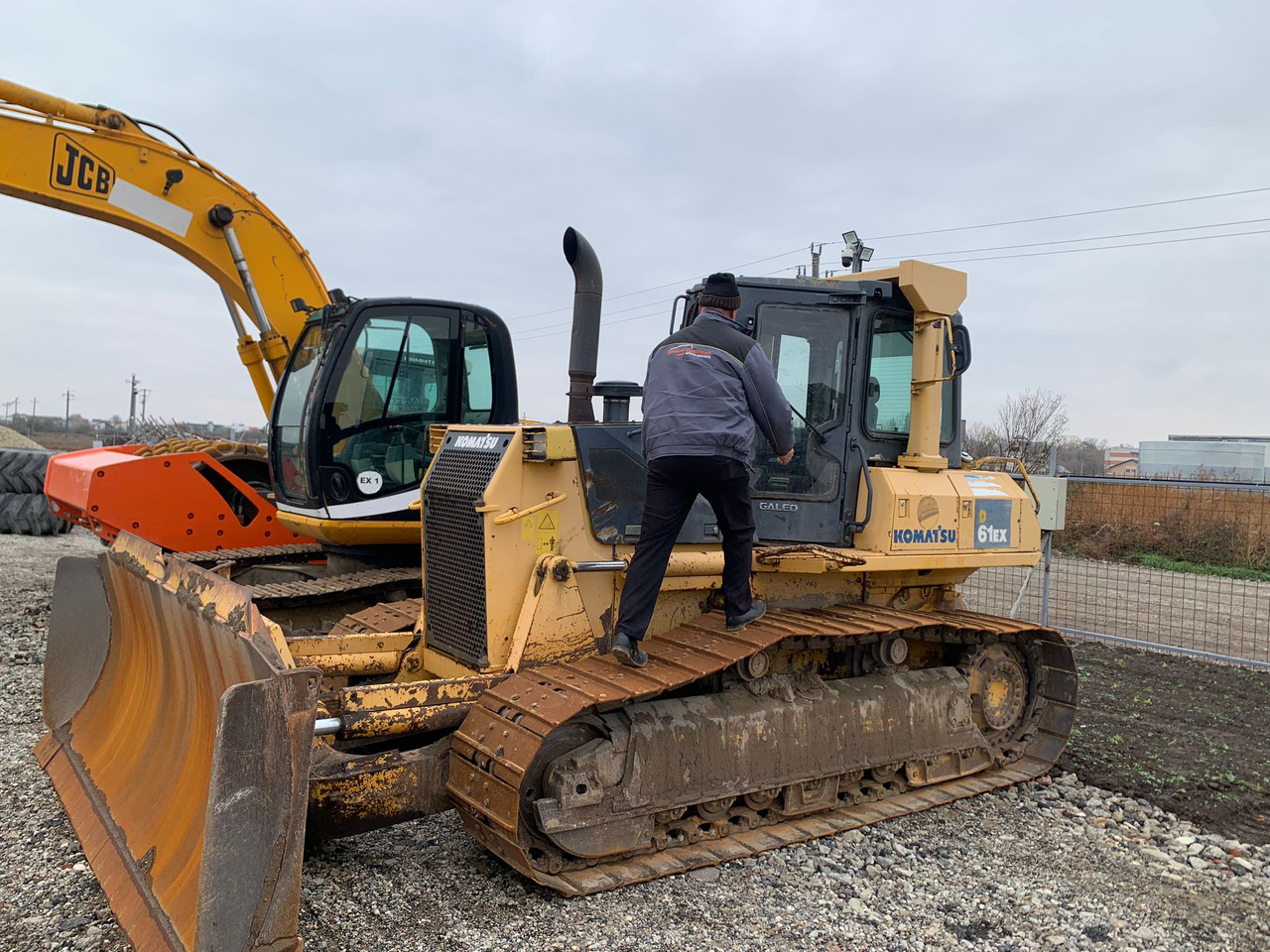 KOMATSU D61EX-15 - Μπουλντόζα: φωτογραφία 3 KOMATSU D61EX-15 - Μπουλντόζα: φωτογραφία 3