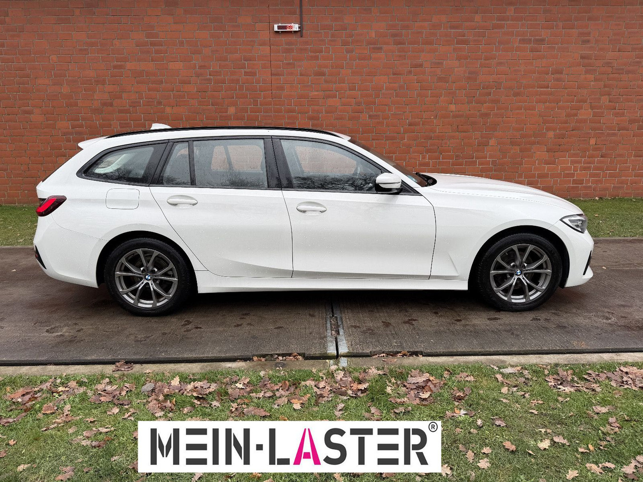 BMW 320 d xDrive touring Sport Line shadow AHK - Station wagon: φωτογραφία 3 BMW 320 d xDrive touring Sport Line shadow AHK - Station wagon: φωτογραφία 3