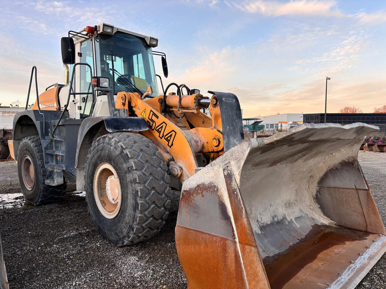 Liebherr L544 - Ελαστιχοφόρος φορτωτής: φωτογραφία 1 Liebherr L544 - Ελαστιχοφόρος φορτωτής: φωτογραφία 1