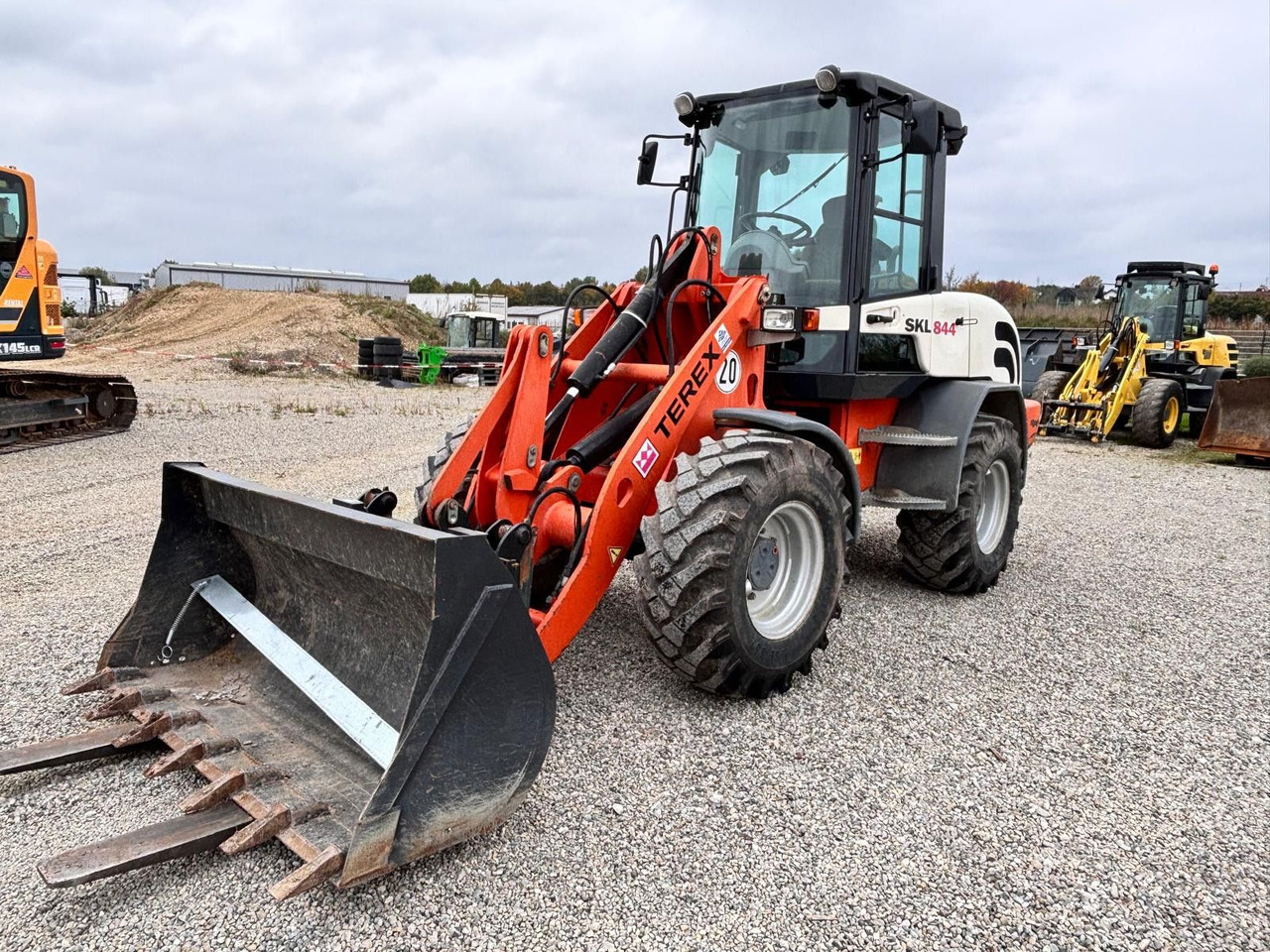 Terex SKL844/ TL100 - Ελαστιχοφόρος φορτωτής: φωτογραφία 1 Terex SKL844/ TL100 - Ελαστιχοφόρος φορτωτής: φωτογραφία 1