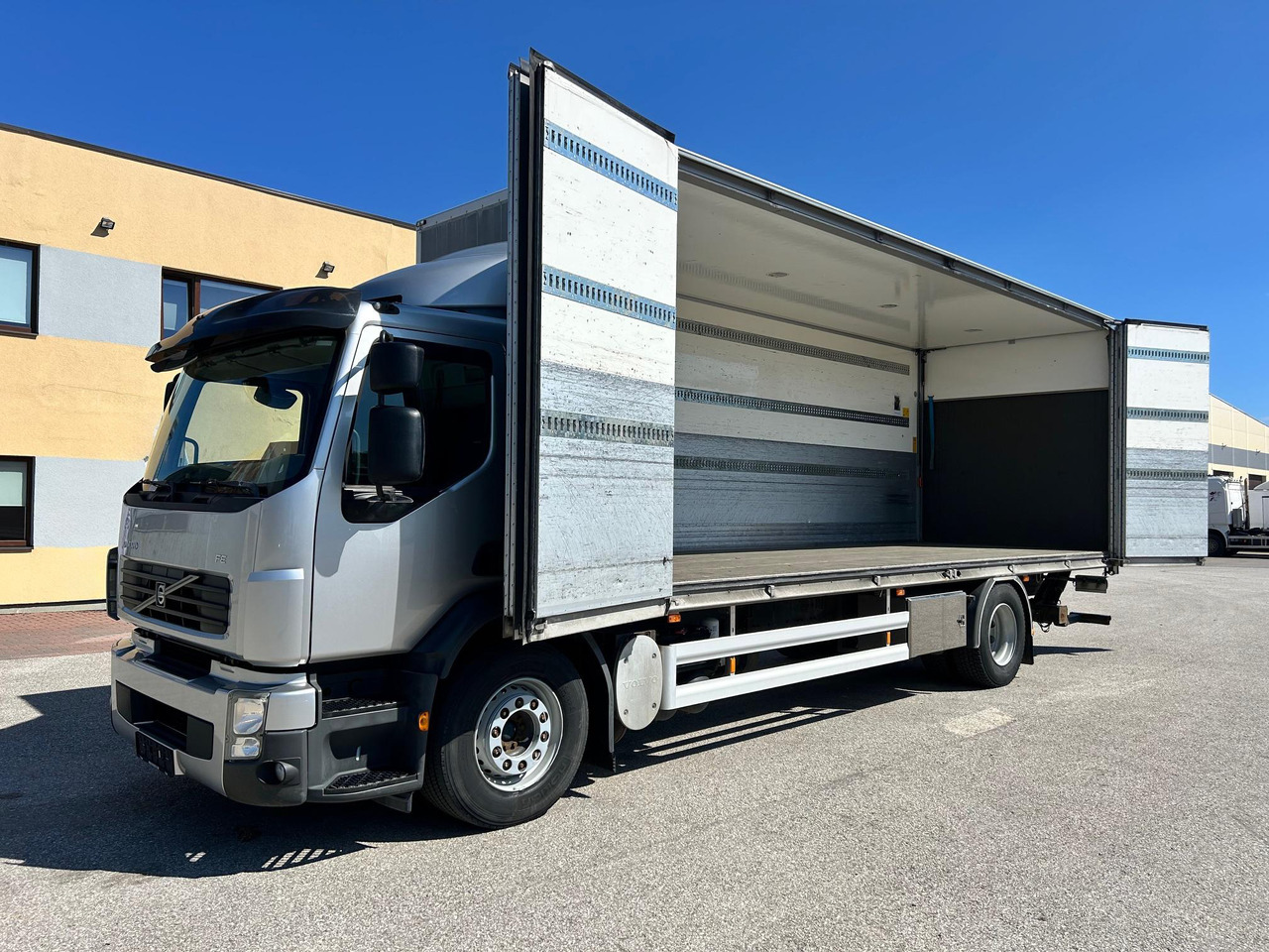 VOLVO FE260 - Φορτηγό κόφα: φωτογραφία 3 VOLVO FE260 - Φορτηγό κόφα: φωτογραφία 3