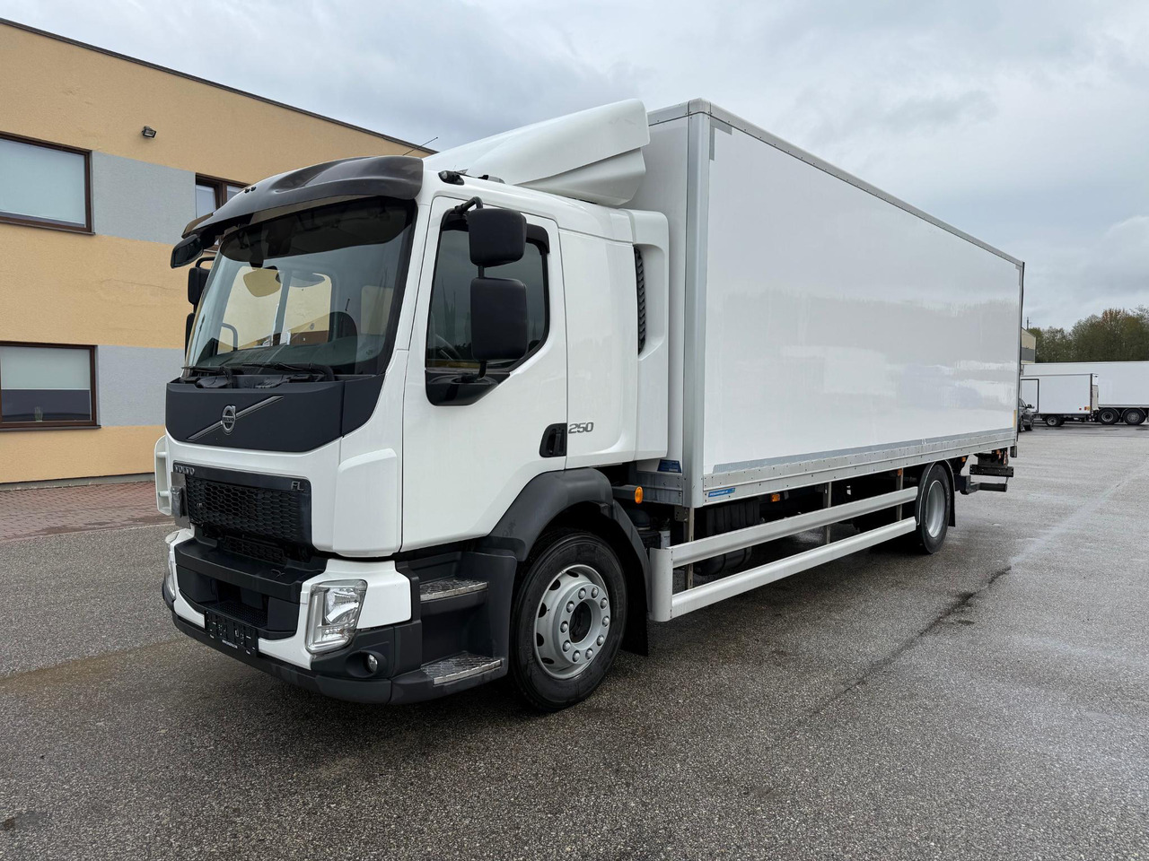 VOLVO FL250 - Φορτηγό κόφα: φωτογραφία 2 VOLVO FL250 - Φορτηγό κόφα: φωτογραφία 2