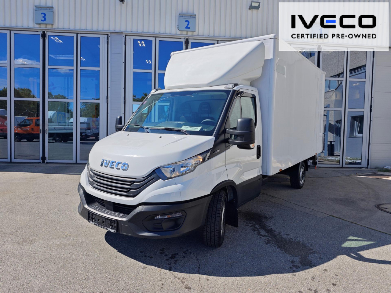 Επαγγελματικό αυτοκίνητο κόφα IVECO Koffr-LBW: φωτογραφία 1