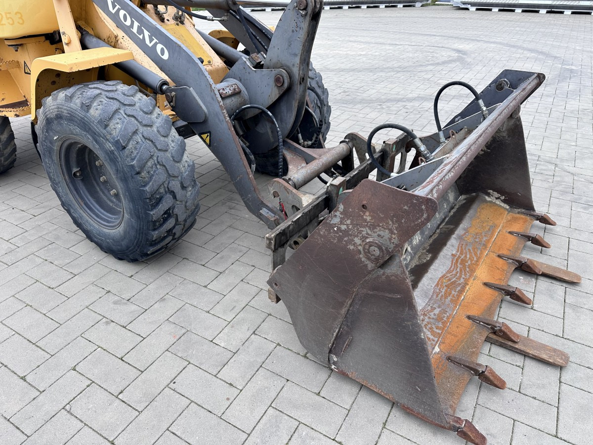 Ελαστιχοφόρος φορτωτής VOLVO L 30 B PRO 3er Kreis Klappschaufel+Palettengabel: φωτογραφία 16 Ελαστιχοφόρος φορτωτής VOLVO L 30 B PRO 3er Kreis Klappschaufel+Palettengabel: φωτογραφία 16