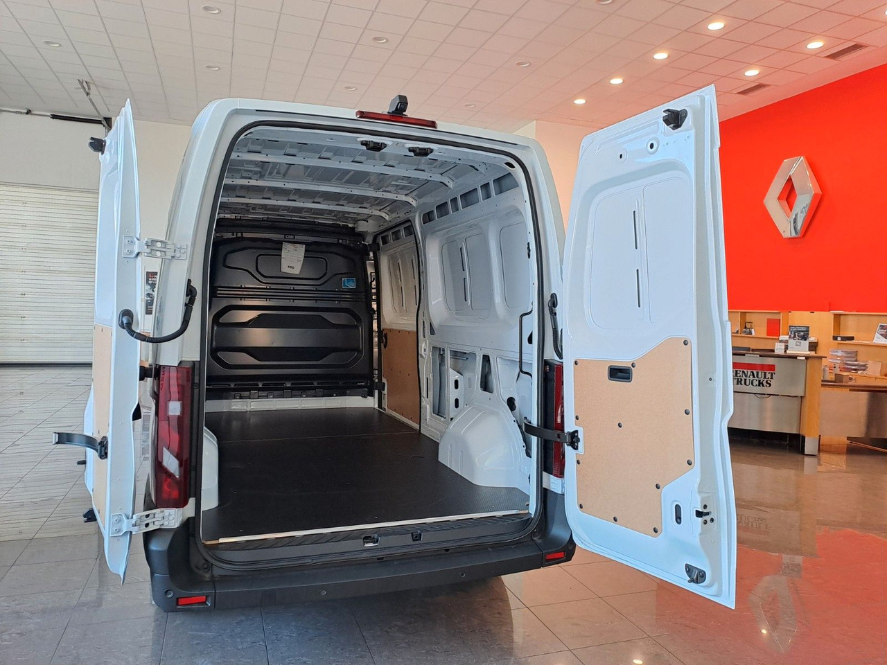 Βαν Renault Master L2H2 150 - NAV Klimaaut. Holzb. 270°: φωτογραφία 10