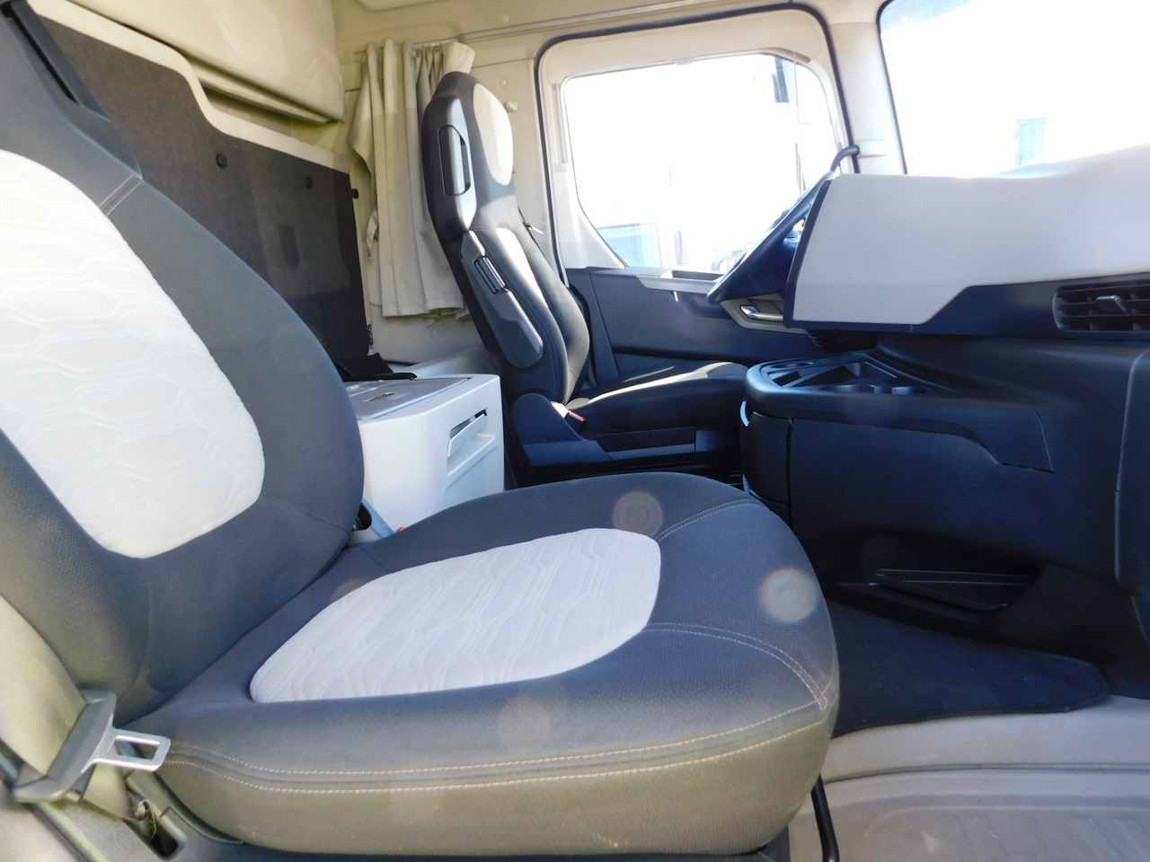 Ford F max 4x2 scab e6 12s2620 - Τράκτορας: φωτογραφία 5 Ford F max 4x2 scab e6 12s2620 - Τράκτορας: φωτογραφία 5