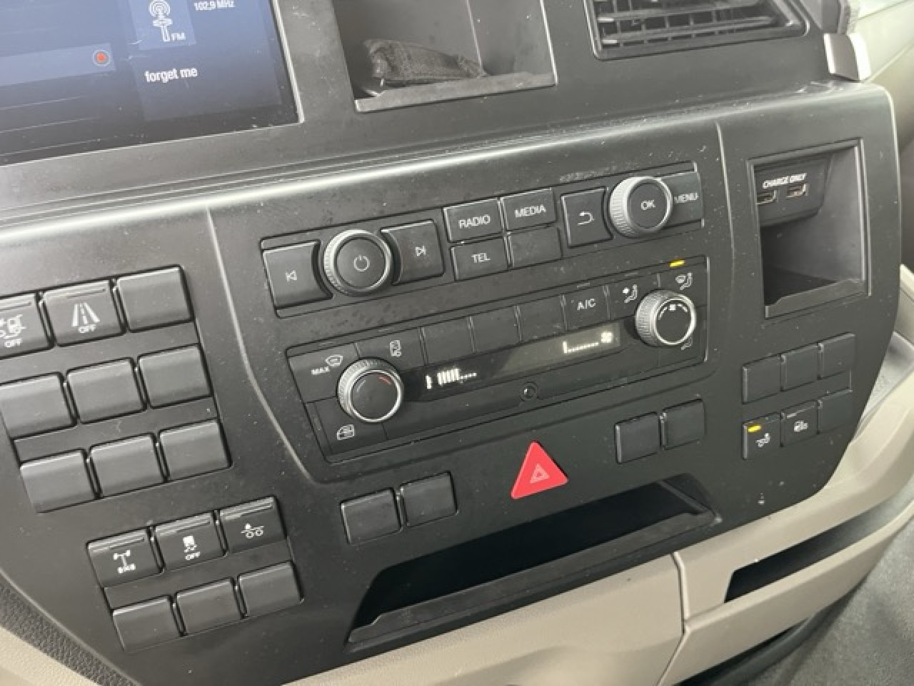 MAN TGS 26.360 6x2-4 LL Euro6 Klima AHK Luftfeder - Φορτηγό σασί: φωτογραφία 4 MAN TGS 26.360 6x2-4 LL Euro6 Klima AHK Luftfeder - Φορτηγό σασί: φωτογραφία 4