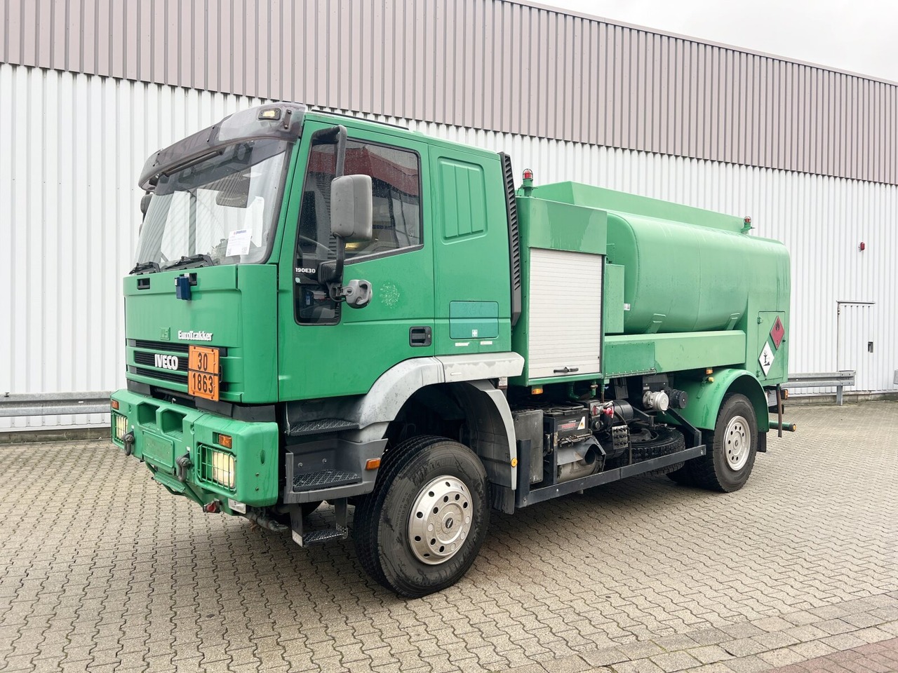 190EH30 4x4 190EH30 4x4 - Φορτηγό βυτιοφόρο: φωτογραφία 1 190EH30 4x4 190EH30 4x4 - Φορτηγό βυτιοφόρο: φωτογραφία 1