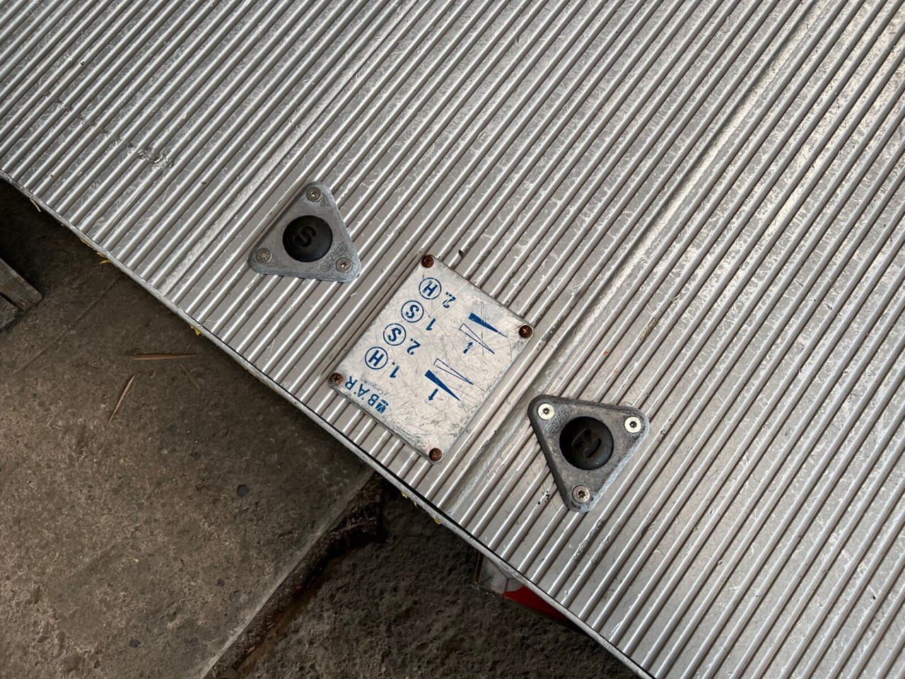 BC2000S4 Ladebordwand BC2000S4 Ladebordwand, Ex-Schweizer Armee - Υδραυλική πόρτα: φωτογραφία 5 BC2000S4 Ladebordwand BC2000S4 Ladebordwand, Ex-Schweizer Armee - Υδραυλική πόρτα: φωτογραφία 5