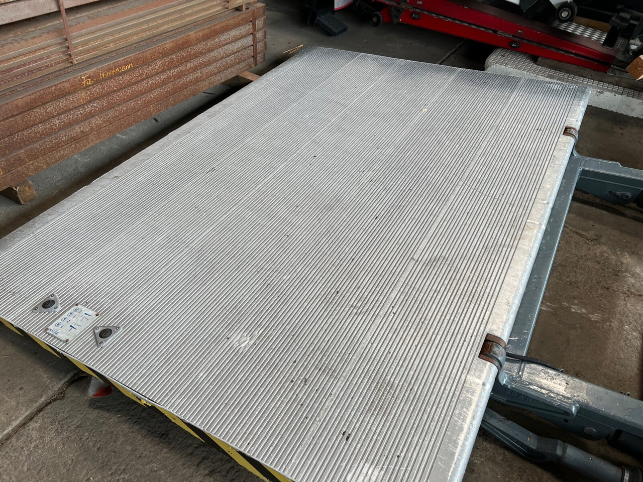 BC2000S4 Ladebordwand BC2000S4 Ladebordwand, Ex-Schweizer Armee - Υδραυλική πόρτα: φωτογραφία 4 BC2000S4 Ladebordwand BC2000S4 Ladebordwand, Ex-Schweizer Armee - Υδραυλική πόρτα: φωτογραφία 4