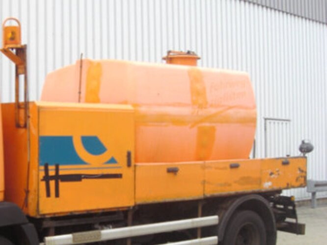 DA22, 5.000 ltr. Tank mit Pumpe Spülaufbau DA22, 5.000 ltr. Tank mit Pumpe - Δεξαμενή αποθήκευσης: φωτογραφία 1 DA22, 5.000 ltr. Tank mit Pumpe Spülaufbau DA22, 5.000 ltr. Tank mit Pumpe - Δεξαμενή αποθήκευσης: φωτογραφία 1