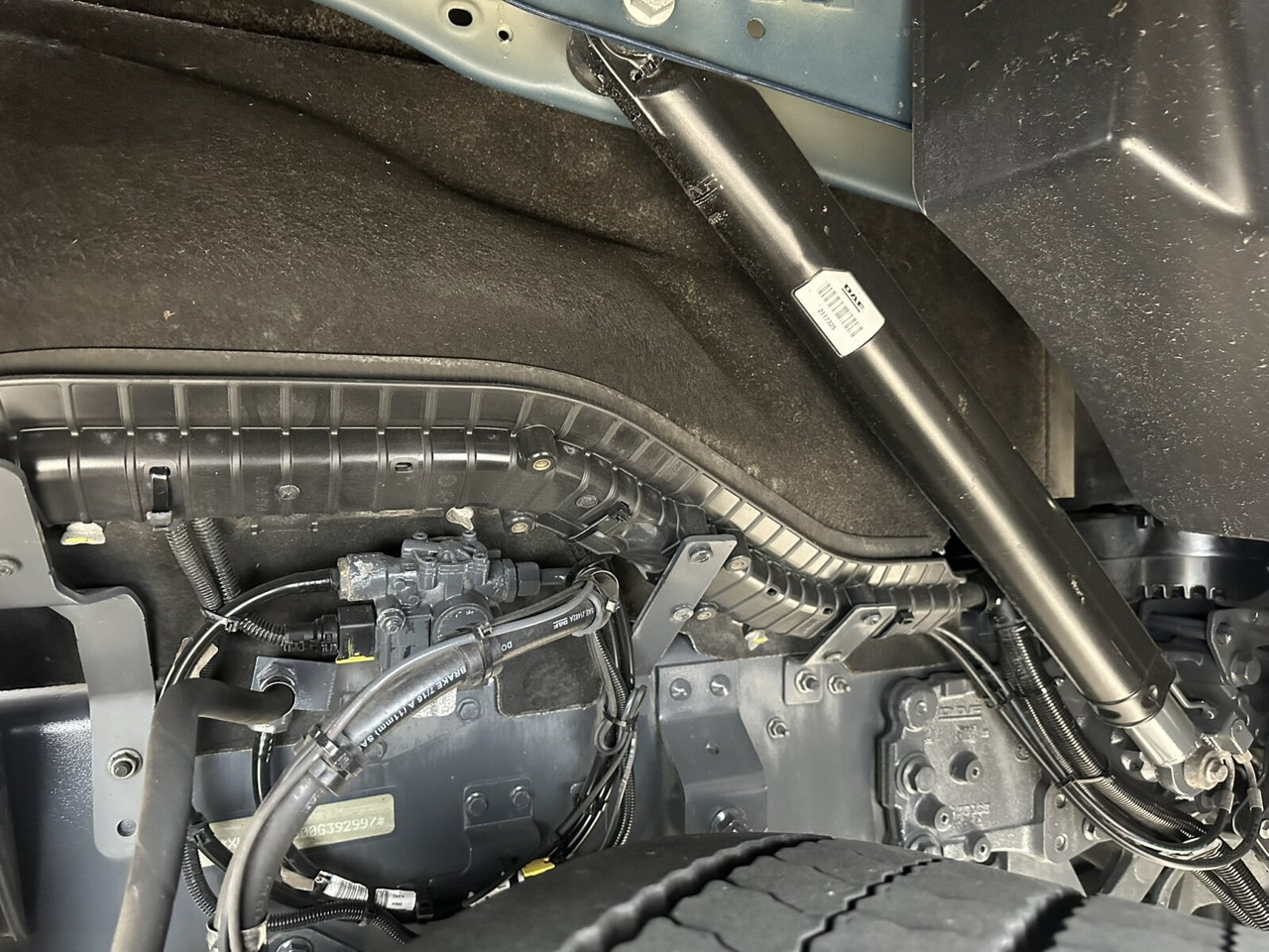 DAF XF 530 FT 6x2 XF 530 FT 6x2, Intarder, Navi, Spacecab, Vorlauflenk/lift, zGG 68t - Τράκτορας: φωτογραφία 5 DAF XF 530 FT 6x2 XF 530 FT 6x2, Intarder, Navi, Spacecab, Vorlauflenk/lift, zGG 68t - Τράκτορας: φωτογραφία 5