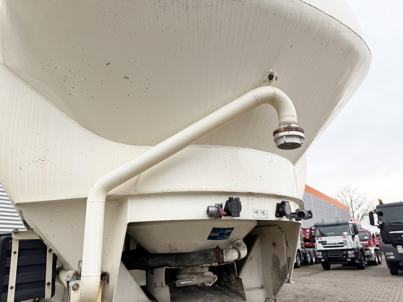 Feldbinder EUT 38.3-3 EUT 38.3-3, Liftachse, 3 Kammern, ca. 38.000l - Σιλοφόρο: φωτογραφία 2 Feldbinder EUT 38.3-3 EUT 38.3-3, Liftachse, 3 Kammern, ca. 38.000l - Σιλοφόρο: φωτογραφία 2