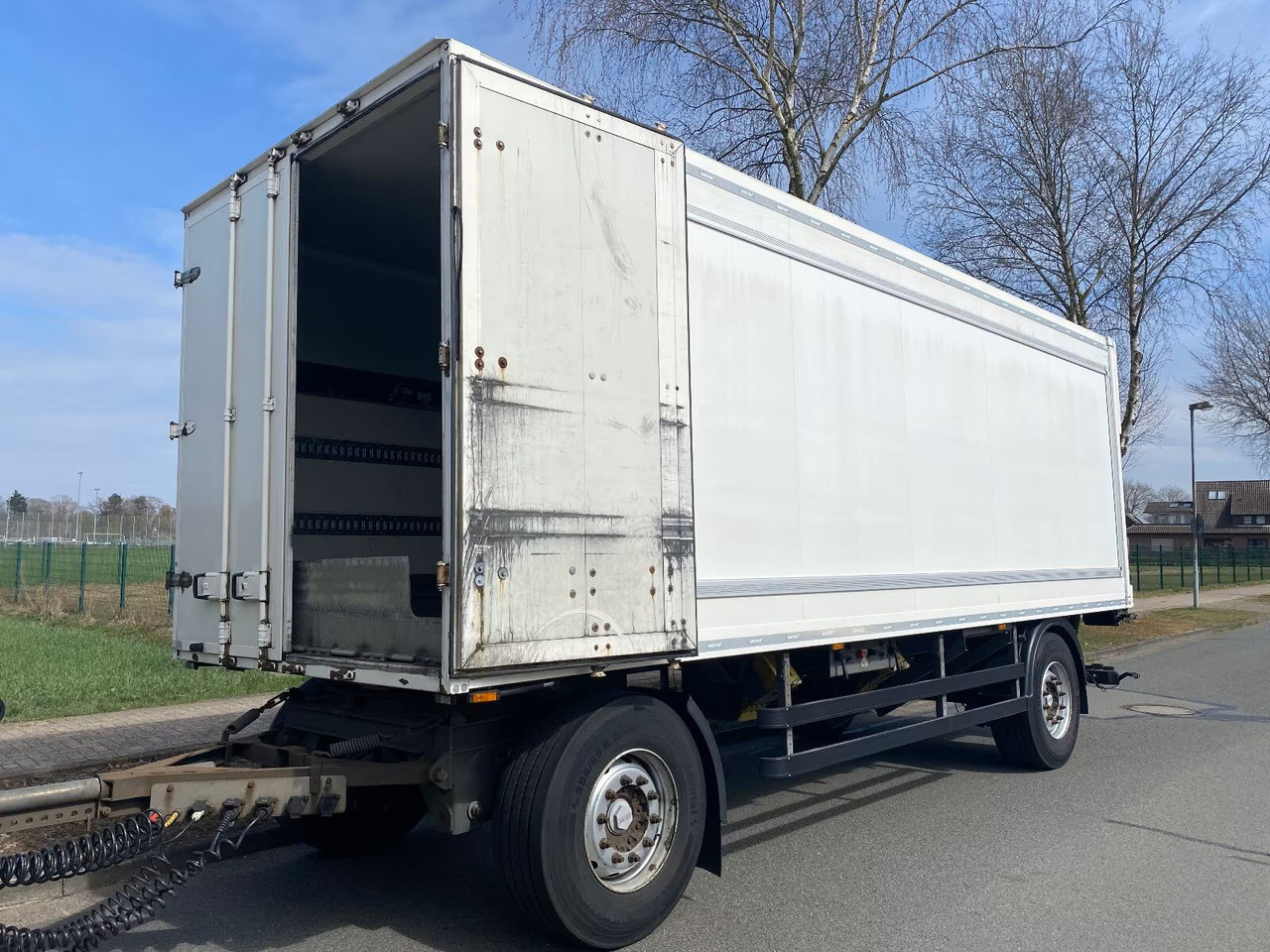 Kofferanhänger mit LBW Kofferanhänger mit LBW, Durchladesystem - Ρυμούλκα κόφα: φωτογραφία 3 Kofferanhänger mit LBW Kofferanhänger mit LBW, Durchladesystem - Ρυμούλκα κόφα: φωτογραφία 3