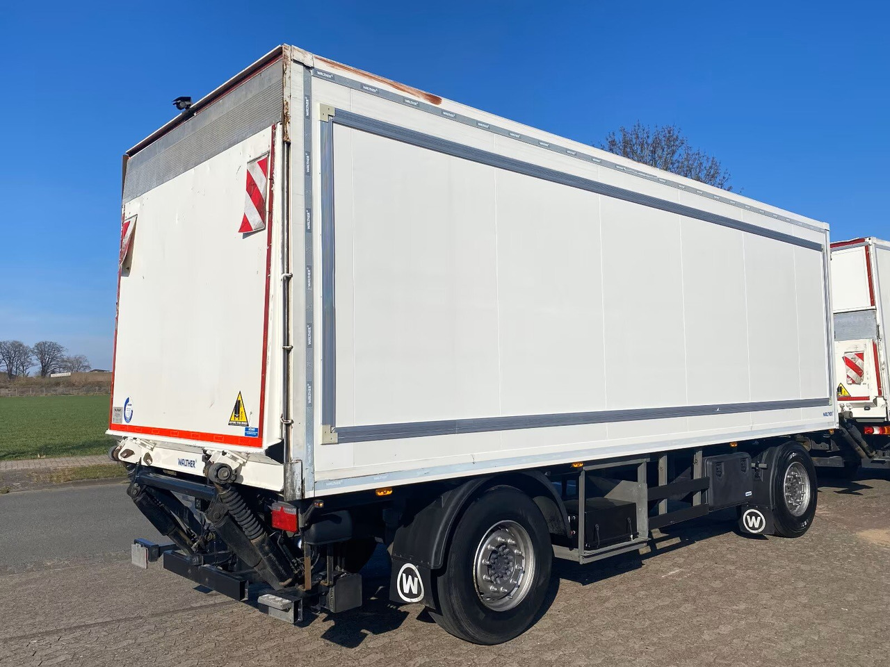 Kofferanhänger mit LBW Kofferanhänger mit LBW, Durchladesystem - Ρυμούλκα κόφα: φωτογραφία 2 Kofferanhänger mit LBW Kofferanhänger mit LBW, Durchladesystem - Ρυμούλκα κόφα: φωτογραφία 2