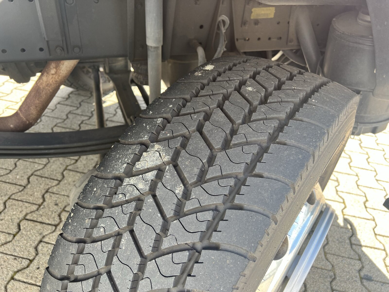 MAN 25/18.284 6x2-4 LL 25/18.284 6x2-4 LL,Kran HMF 1113 K3, Funk, Retarder - Φορτηγό φόρτωσης γάντζου, Φορτηγό με γερανό: φωτογραφία 2 MAN 25/18.284 6x2-4 LL 25/18.284 6x2-4 LL,Kran HMF 1113 K3, Funk, Retarder - Φορτηγό φόρτωσης γάντζου, Φορτηγό με γερανό: φωτογραφία 2