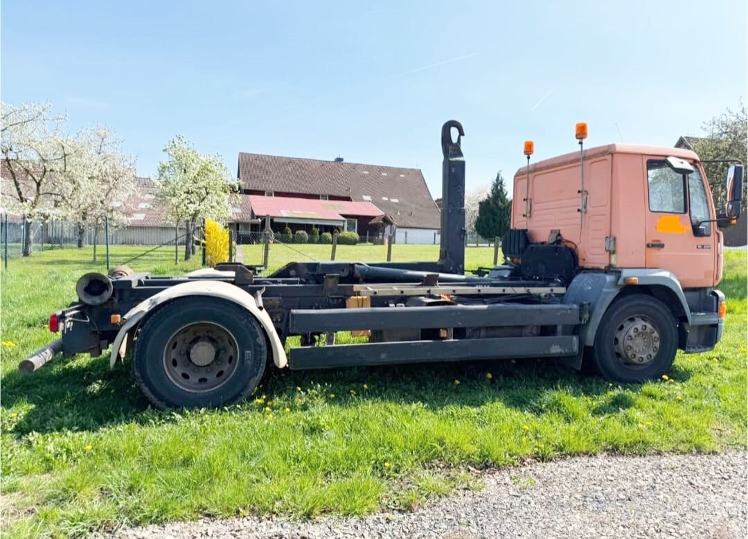 MAN LE 18.280 4x2 LL LE 18.280 4x2 LL, 6-Zylinder, Winterdienstausstattung - Φορτηγό φόρτωσης γάντζου: φωτογραφία 4 MAN LE 18.280 4x2 LL LE 18.280 4x2 LL, 6-Zylinder, Winterdienstausstattung - Φορτηγό φόρτωσης γάντζου: φωτογραφία 4