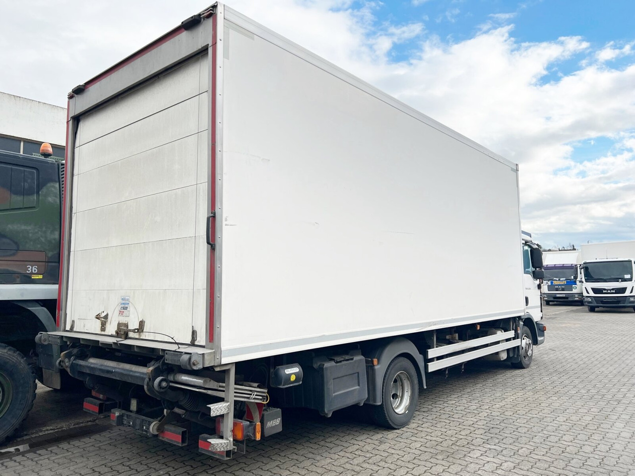 MAN TGL 12.220 4X2 BL mit Motorschaden TGL 12.220 4X2 BL mit Motorschaden, Tiefkühlkoffer, Thermoking, Rolltor, unterfaltbare MBB LBW - Φορτηγό ψυγείο: φωτογραφία 3 MAN TGL 12.220 4X2 BL mit Motorschaden TGL 12.220 4X2 BL mit Motorschaden, Tiefkühlkoffer, Thermoking, Rolltor, unterfaltbare MBB LBW - Φορτηγό ψυγείο: φωτογραφία 3