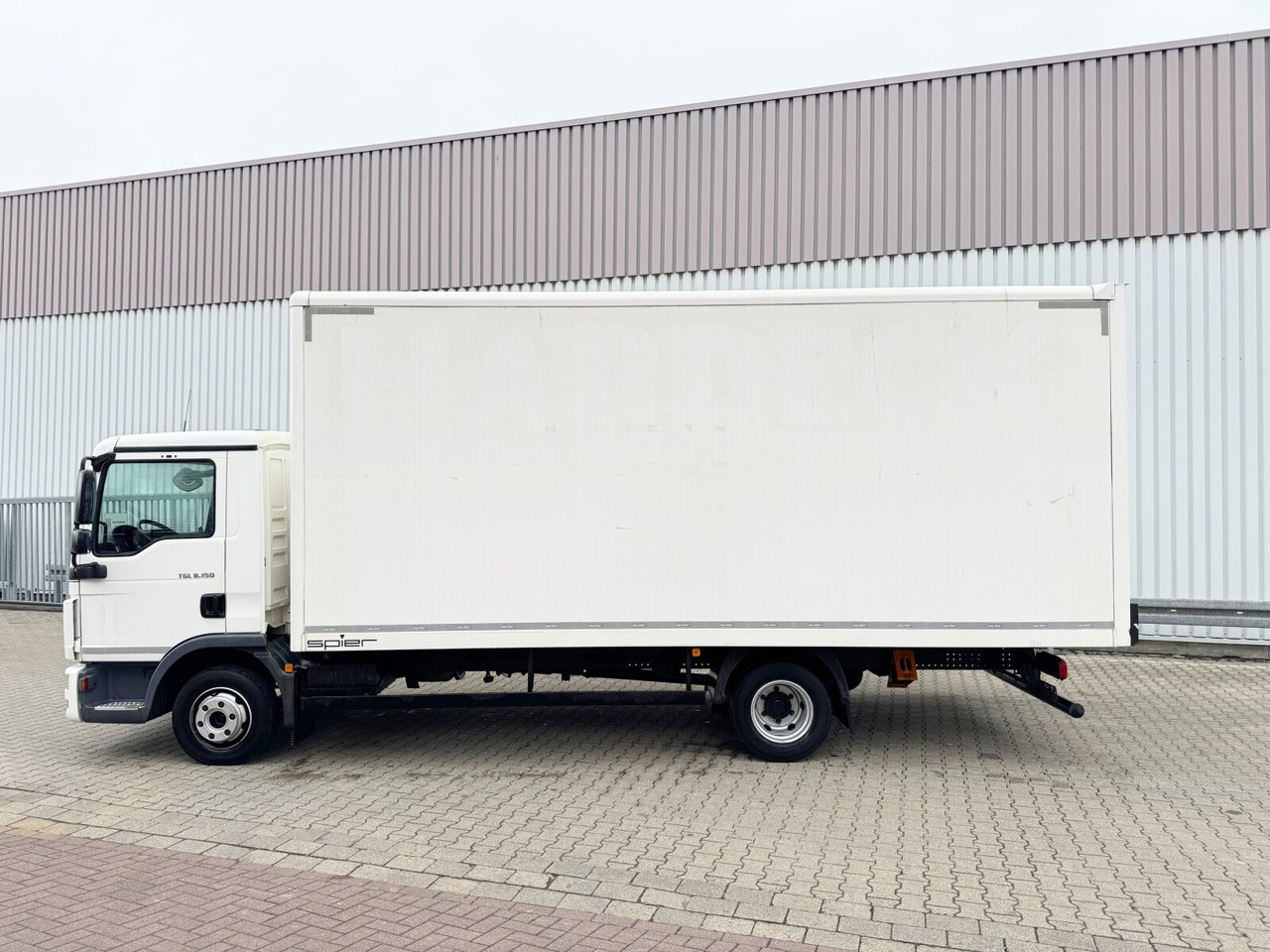 MAN TGL 8.150 4x2 BL TGL 8.150 4x2 BL, Möbelkoffer mit Rolltor - Φορτηγό κόφα: φωτογραφία 2 MAN TGL 8.150 4x2 BL TGL 8.150 4x2 BL, Möbelkoffer mit Rolltor - Φορτηγό κόφα: φωτογραφία 2