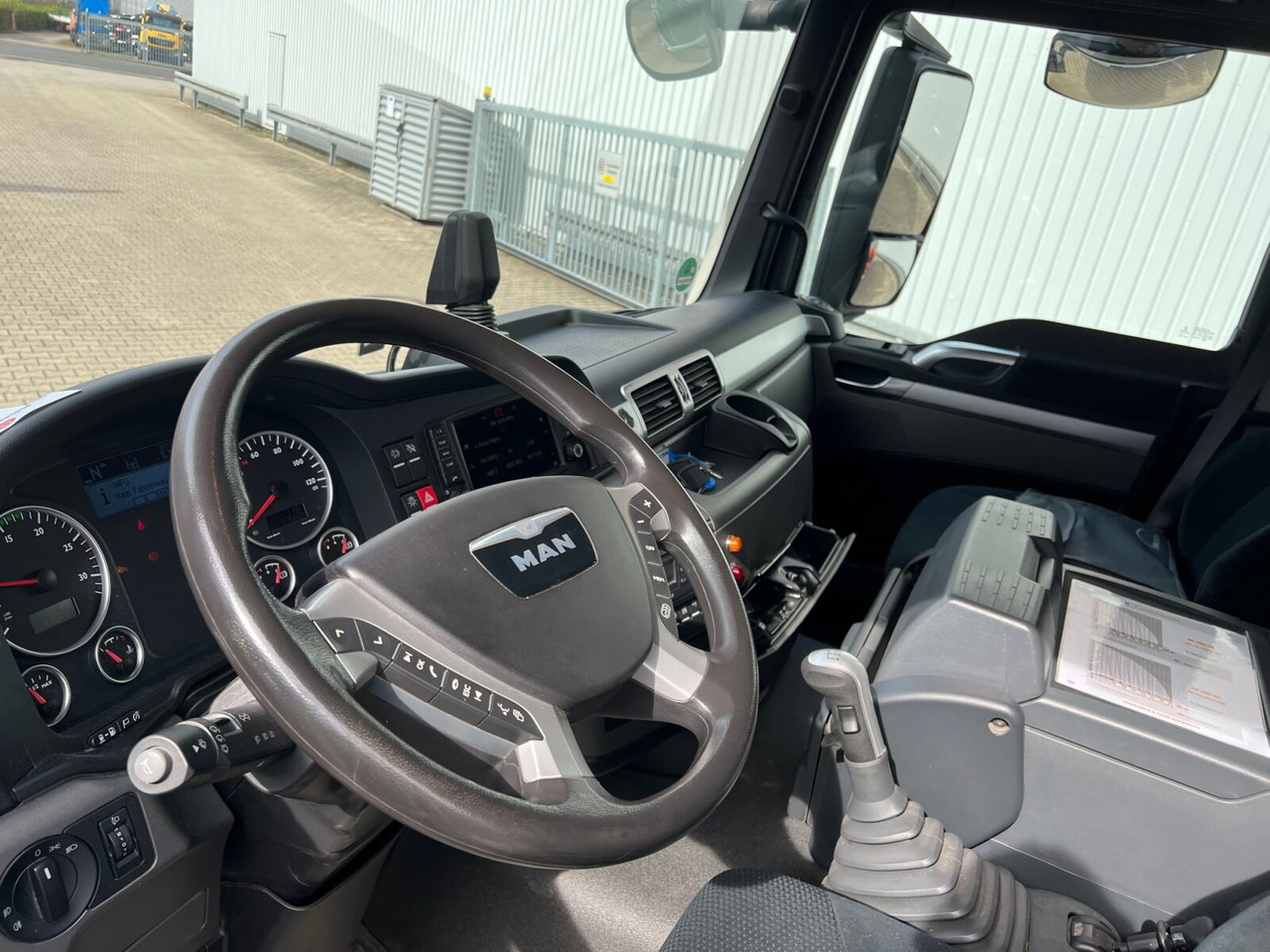 MAN TGS 26.360/400 6x2-4 BL TGS 26.360/400 6x2-4 BL, Lenk-/Lift, Kran Atlas AK 206.3E A5, Funk - Φορτηγό με γερανό, Φορτηγό με ανοιχτή καρότσα: φωτογραφία 3 MAN TGS 26.360/400 6x2-4 BL TGS 26.360/400 6x2-4 BL, Lenk-/Lift, Kran Atlas AK 206.3E A5, Funk - Φορτηγό με γερανό, Φορτηγό με ανοιχτή καρότσα: φωτογραφία 3