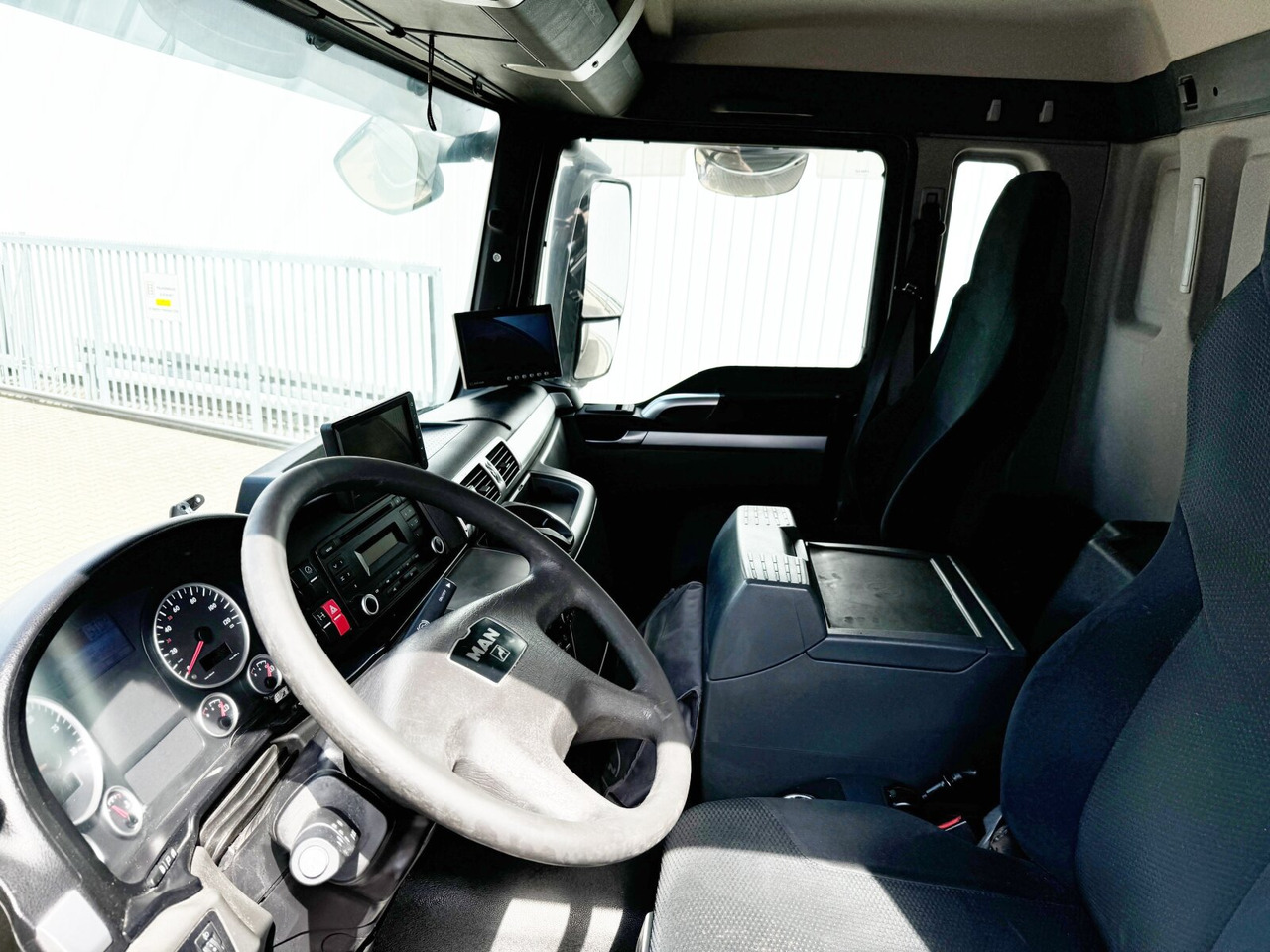 MAN TGS 26.360 6X2-4 BL TGS 26.360 6X2-4 BL, Lift-/Lenkachse, Stapleraufnahme - Φορτηγό κόφα: φωτογραφία 4 MAN TGS 26.360 6X2-4 BL TGS 26.360 6X2-4 BL, Lift-/Lenkachse, Stapleraufnahme - Φορτηγό κόφα: φωτογραφία 4