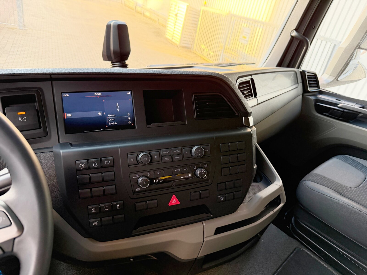 MAN TGS 33.520 6x4 BL SA TGS 33.520 6x4 BL SA, Retarder, LED, Nebenantrieb - Τράκτορας: φωτογραφία 5 MAN TGS 33.520 6x4 BL SA TGS 33.520 6x4 BL SA, Retarder, LED, Nebenantrieb - Τράκτορας: φωτογραφία 5