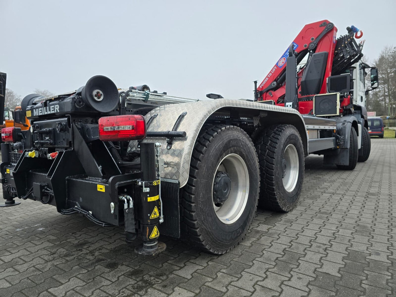 MAN TGS 35.480 8X4 BL TGS 35.480 8X4 BL, Intarder, Kran HMF 3220-K6, 4-fach Abstützung, Funk - Φορτηγό φόρτωσης γάντζου, Φορτηγό με γερανό: φωτογραφία 2 MAN TGS 35.480 8X4 BL TGS 35.480 8X4 BL, Intarder, Kran HMF 3220-K6, 4-fach Abstützung, Funk - Φορτηγό φόρτωσης γάντζου, Φορτηγό με γερανό: φωτογραφία 2