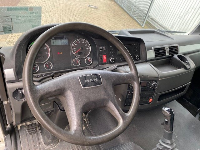 Interior photo 3: Φορτηγό βυτιοφόρο MAN TGS 40.400 6x4 BB TGS 40.400 6x4 BB mit 20.000l Tank