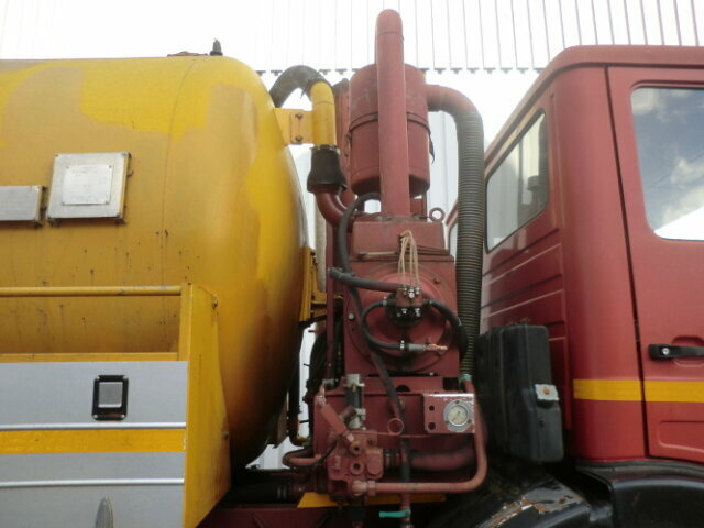 MORO SPA Saugaufbau ca. 14m³ MORO SPA Saugaufbau ca. 14m³, Kippbar - Όχημα εκκένωσης βόθρων: φωτογραφία 5 MORO SPA Saugaufbau ca. 14m³ MORO SPA Saugaufbau ca. 14m³, Kippbar - Όχημα εκκένωσης βόθρων: φωτογραφία 5