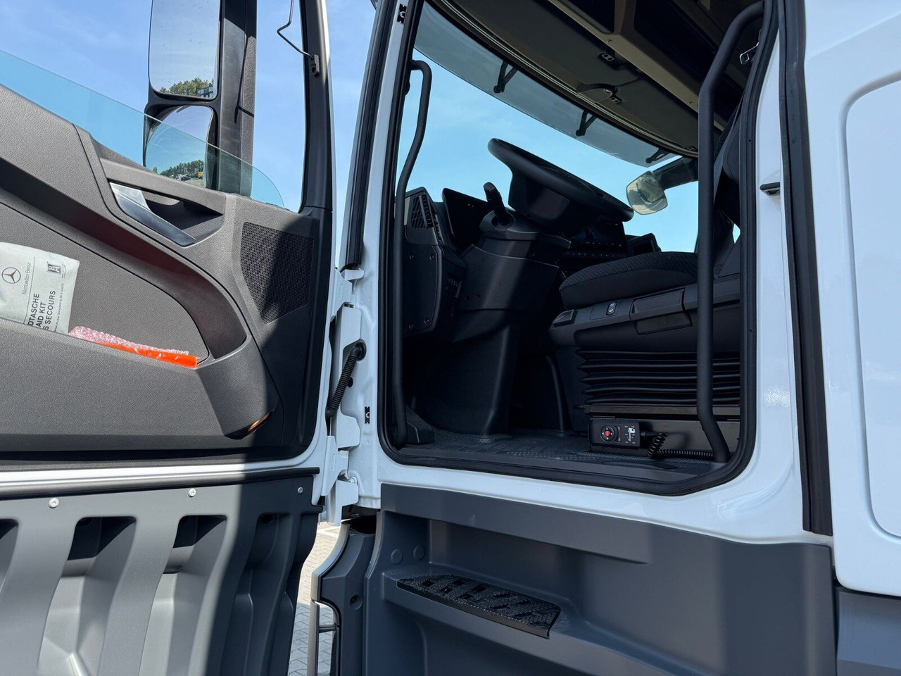 Mercedes-Benz Actros 1845 LSnRL 4x2 Actros 1845 LSnRL 4x2, Retarder, Volumer, MultimediaCockpit, Navi - Τράκτορας: φωτογραφία 4 Mercedes-Benz Actros 1845 LSnRL 4x2 Actros 1845 LSnRL 4x2, Retarder, Volumer, MultimediaCockpit, Navi - Τράκτορας: φωτογραφία 4