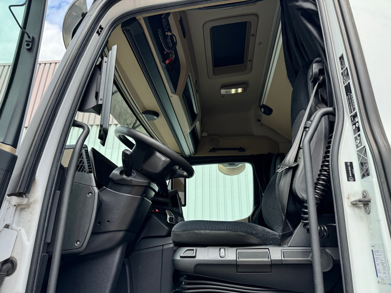 Interior photo 1: Τράκτορας Mercedes-Benz Actros 1848 LS 4x2 Actros 1848 LS 4x2, Vollumer ,Retarder