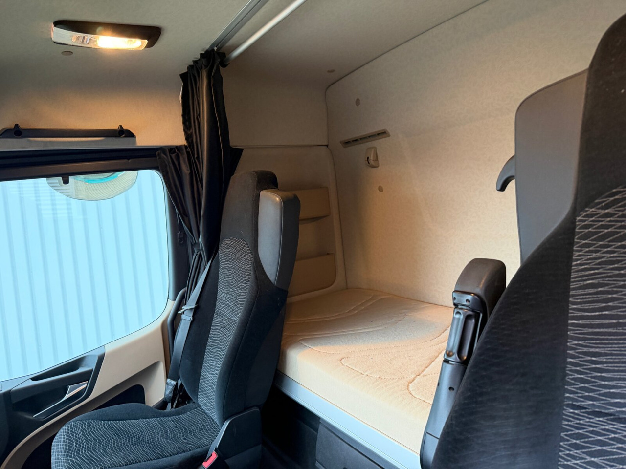 Mercedes-Benz Actros 1851 LS 4x4 HAD Actros 1851 LS 4x4 HAD, Hydraulik, Navi, MultimediaCockpit - Τράκτορας: φωτογραφία 5 Mercedes-Benz Actros 1851 LS 4x4 HAD Actros 1851 LS 4x4 HAD, Hydraulik, Navi, MultimediaCockpit - Τράκτορας: φωτογραφία 5