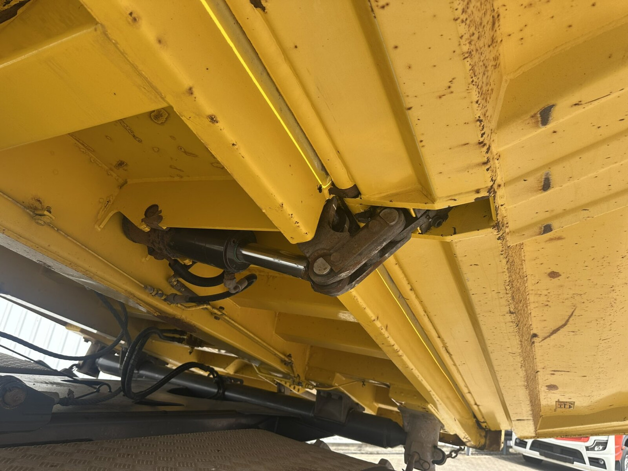 Φορτηγό ανατρεπόμενο Mercedes-Benz Actros 3348 AK 6x6 Actros 3348 AK 6x6, Bordmatik links: φωτογραφία 13