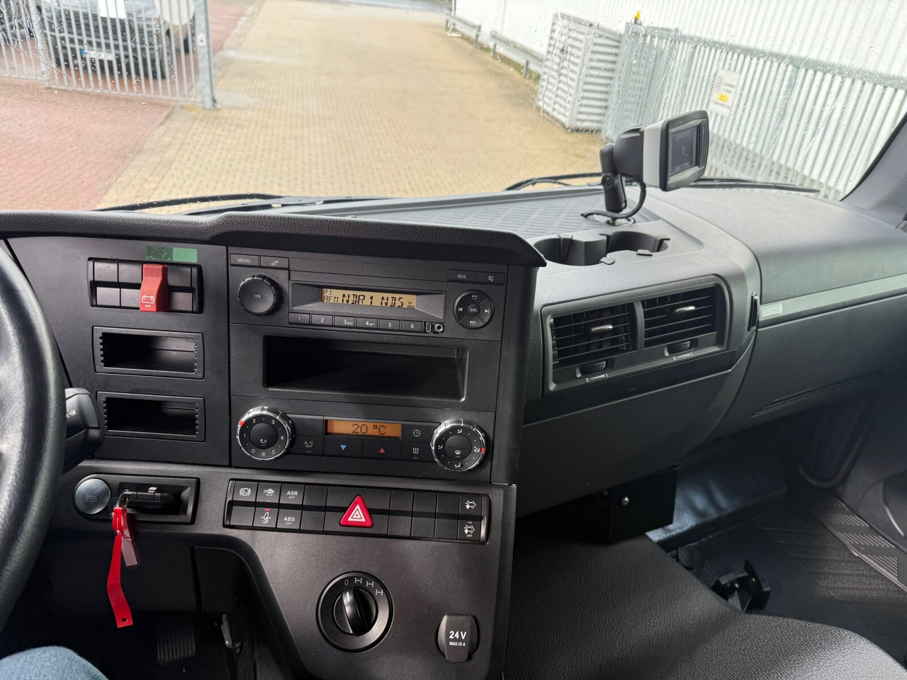 Mercedes-Benz Arocs 1827/30 A 4x4 Arocs 1827/30 A 4x4, Ex-Bundeswehr! - Φορτηγό με ανοιχτή καρότσα: φωτογραφία 2 Mercedes-Benz Arocs 1827/30 A 4x4 Arocs 1827/30 A 4x4, Ex-Bundeswehr! - Φορτηγό με ανοιχτή καρότσα: φωτογραφία 2