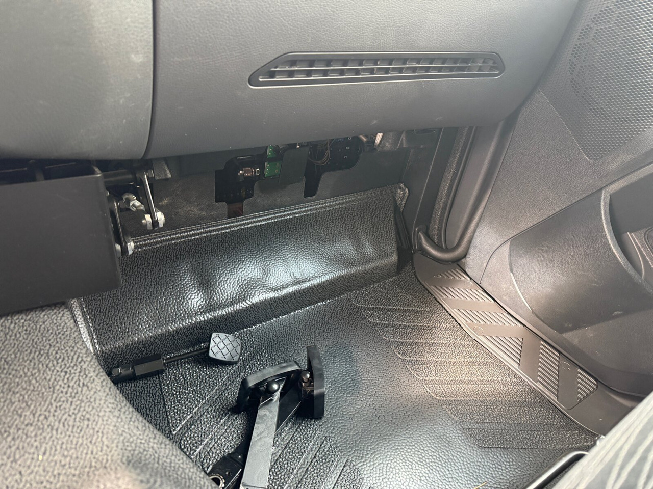 Mercedes-Benz Arocs 1827/30 A 4x4 Arocs 1827/30 A 4x4, Ex-Bundeswehr! - Φορτηγό με ανοιχτή καρότσα: φωτογραφία 3 Mercedes-Benz Arocs 1827/30 A 4x4 Arocs 1827/30 A 4x4, Ex-Bundeswehr! - Φορτηγό με ανοιχτή καρότσα: φωτογραφία 3