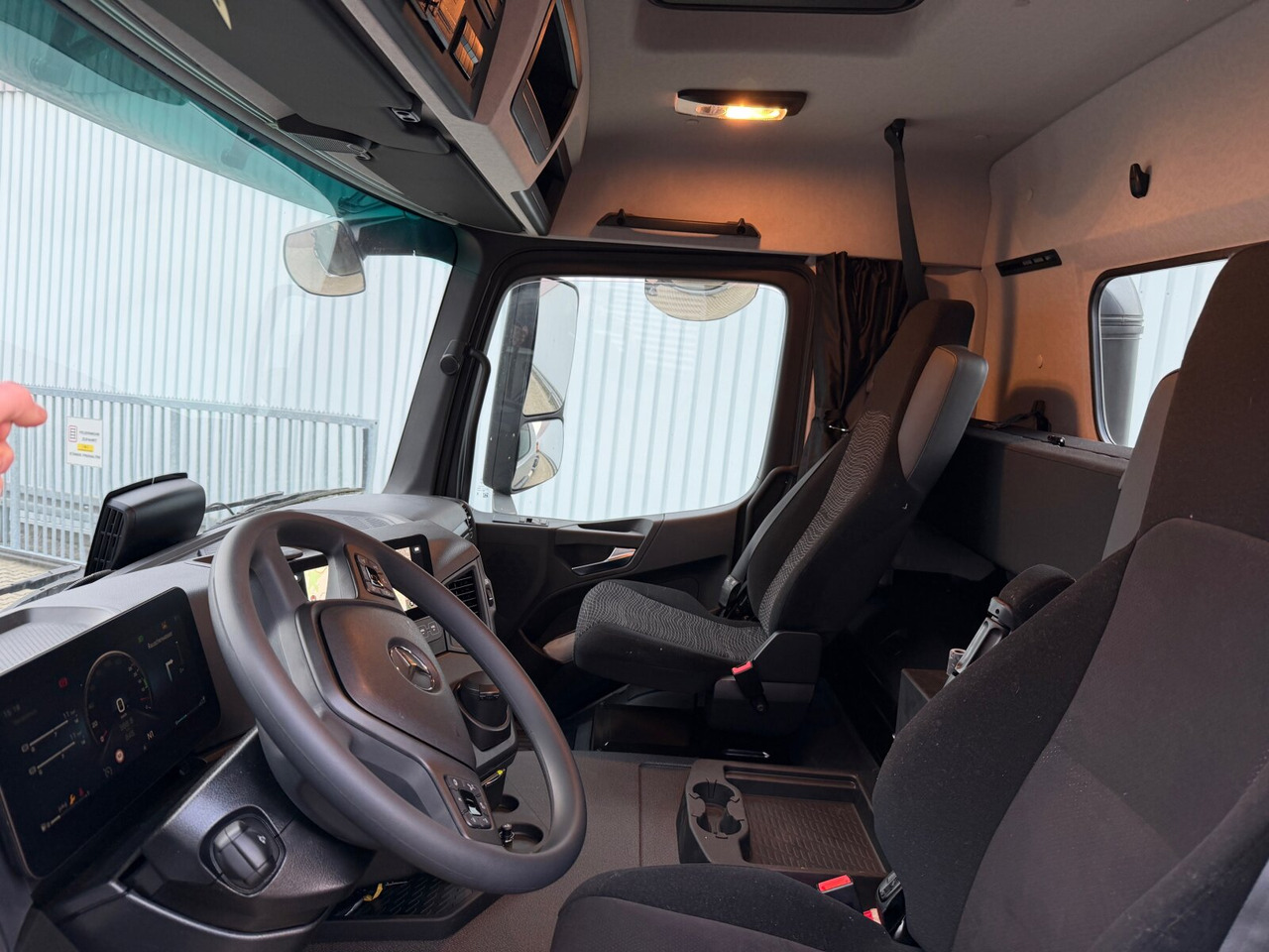 Mercedes-Benz Arocs 2542 L 6x2/4 Arocs 2542/45 L 6x2/4, Vorlauflenk-/liftachse, Navi, MultimediaCockpit - Φορτηγό καδοφόρος φορτωτής: φωτογραφία 3 Mercedes-Benz Arocs 2542 L 6x2/4 Arocs 2542/45 L 6x2/4, Vorlauflenk-/liftachse, Navi, MultimediaCockpit - Φορτηγό καδοφόρος φορτωτής: φωτογραφία 3