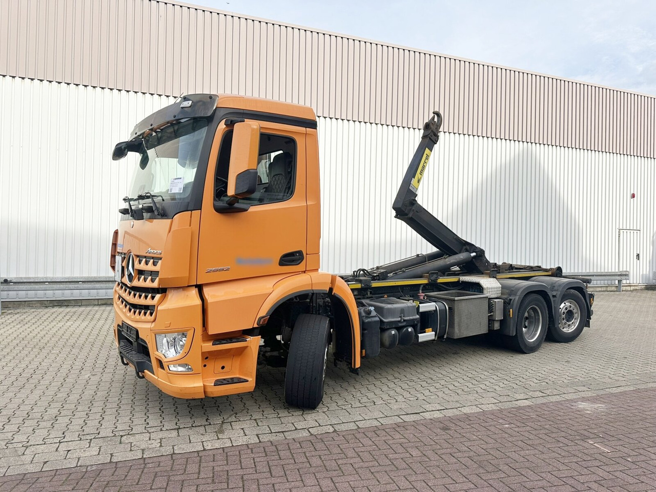 Mercedes-Benz Arocs 2552 L 6x2 Arocs 2552 L 6x2, Lenk-/Liftachse - Φορτηγό φόρτωσης γάντζου: φωτογραφία 1 Mercedes-Benz Arocs 2552 L 6x2 Arocs 2552 L 6x2, Lenk-/Liftachse - Φορτηγό φόρτωσης γάντζου: φωτογραφία 1