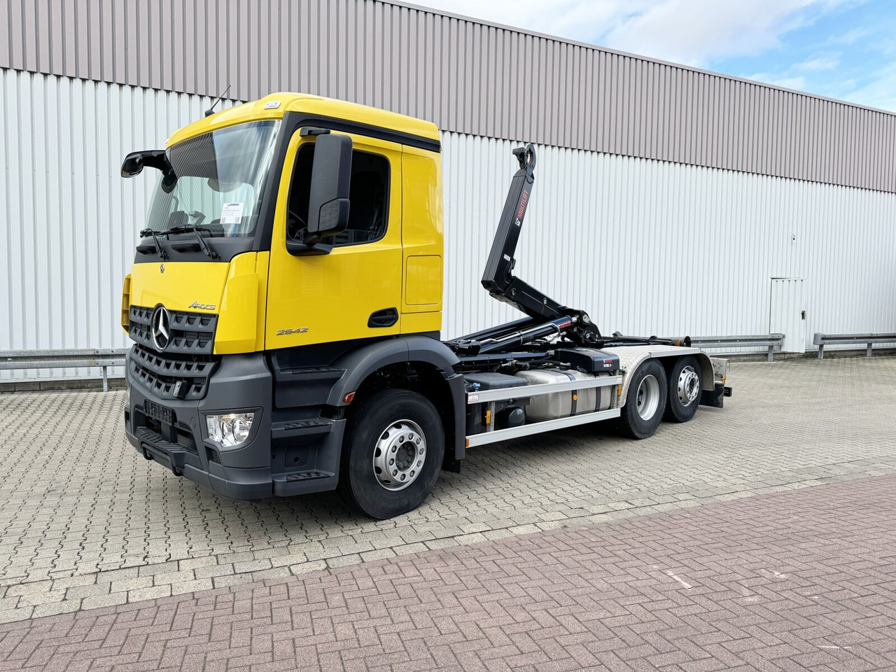 Mercedes-Benz Arocs 2642 L 6x2 Arocs 2642 L 6x2/42, Liftachse, Hiab 21S56 bis 6.5m Container - Φορτηγό φόρτωσης γάντζου: φωτογραφία 1 Mercedes-Benz Arocs 2642 L 6x2 Arocs 2642 L 6x2/42, Liftachse, Hiab 21S56 bis 6.5m Container - Φορτηγό φόρτωσης γάντζου: φωτογραφία 1