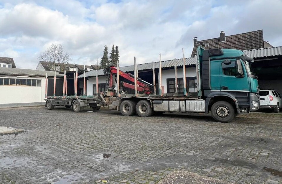 Mercedes-Benz Arocs 2651 L 6x4 Arocs 2651 L 6x4, Retarder, StreamSpace, Heckkran Epsilon M120L - Φορτηγό ξυλείας, Φορτηγό με γερανό: φωτογραφία 1 Mercedes-Benz Arocs 2651 L 6x4 Arocs 2651 L 6x4, Retarder, StreamSpace, Heckkran Epsilon M120L - Φορτηγό ξυλείας, Φορτηγό με γερανό: φωτογραφία 1