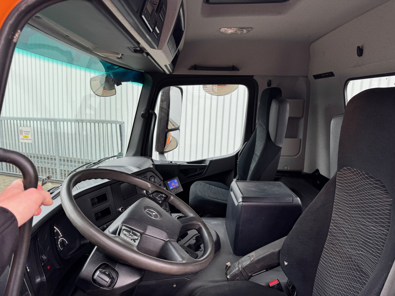 Mercedes-Benz Arocs 3243 LK 8x4/4 Arocs 3243 LK 8x4/4, Motorabtrieb - Φορτηγό φόρτωσης γάντζου: φωτογραφία 3 Mercedes-Benz Arocs 3243 LK 8x4/4 Arocs 3243 LK 8x4/4, Motorabtrieb - Φορτηγό φόρτωσης γάντζου: φωτογραφία 3